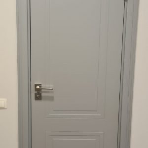 Krāsotas durvis LOZA 102 RAL7040 iekšdurvis