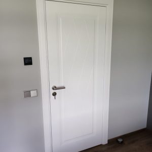 Krāsotas durvis LINDA 011 balta iekšdurvis