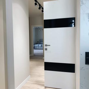 Laminētas iekšdurvis ar aluminija rāmi