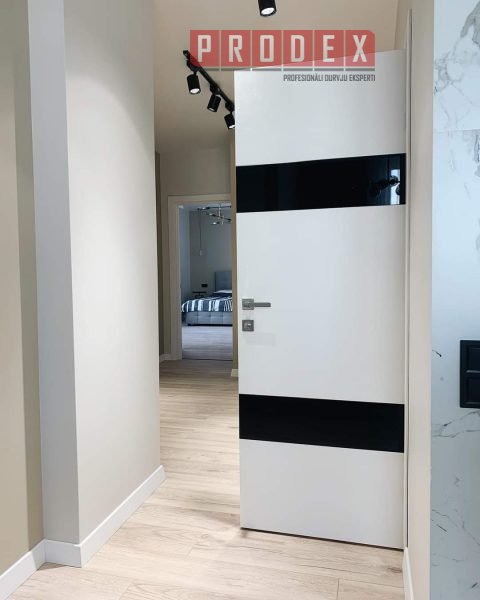Laminētas iekšdurvis ar aluminija rāmi
